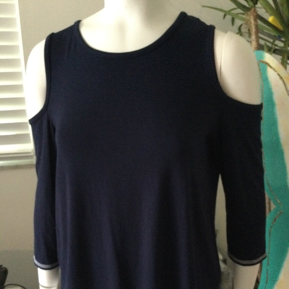 Peek a Boo Shoulder - Jode women’s top